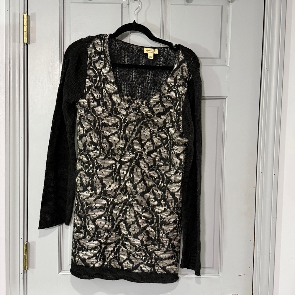 ONE WORLD Black and Gray Lace Knit sweater